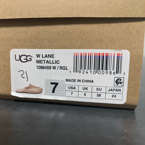 Women Ugg slippers Lane Metallic Rose Gold Size 7 & 8 US New With Box - Picture 3 of 11